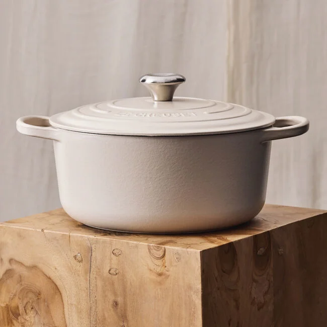 Le Creuset Signature 5.5-Quart Round Dutch Oven